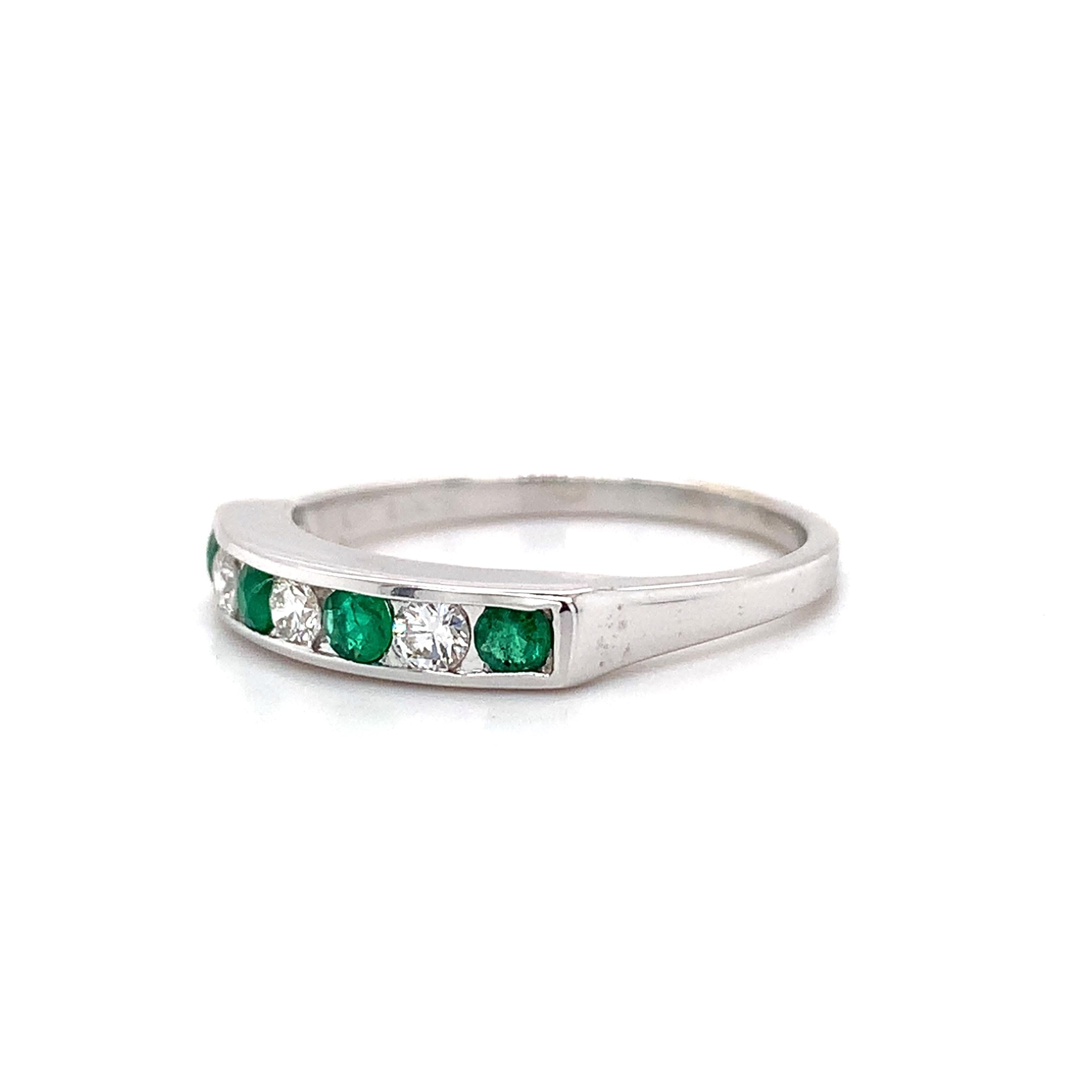 Vintage 18K White Gold Alternating Channel Set Round Emerald & Diamond Ring