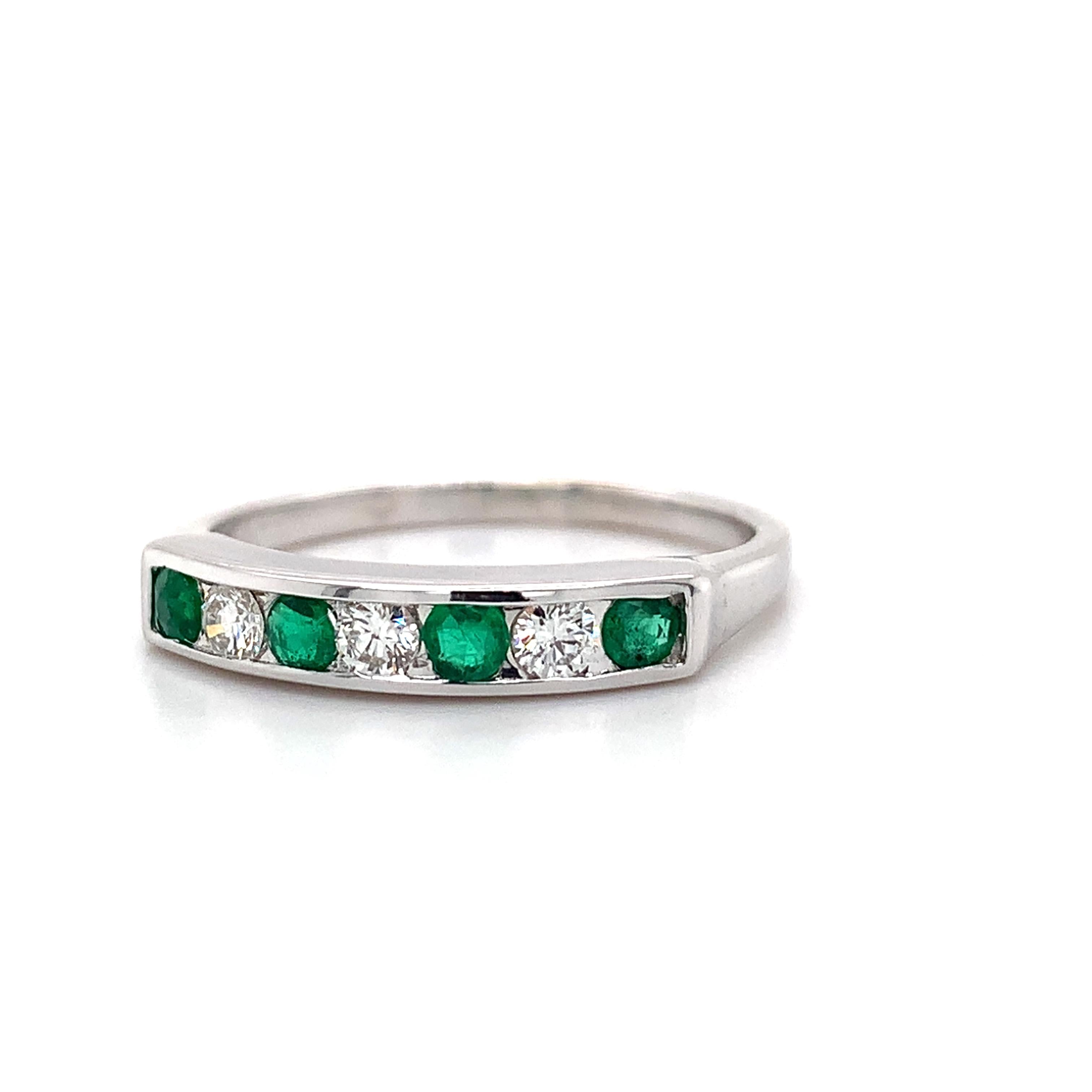 Vintage 18K White Gold Alternating Channel Set Round Emerald & Diamond Ring
