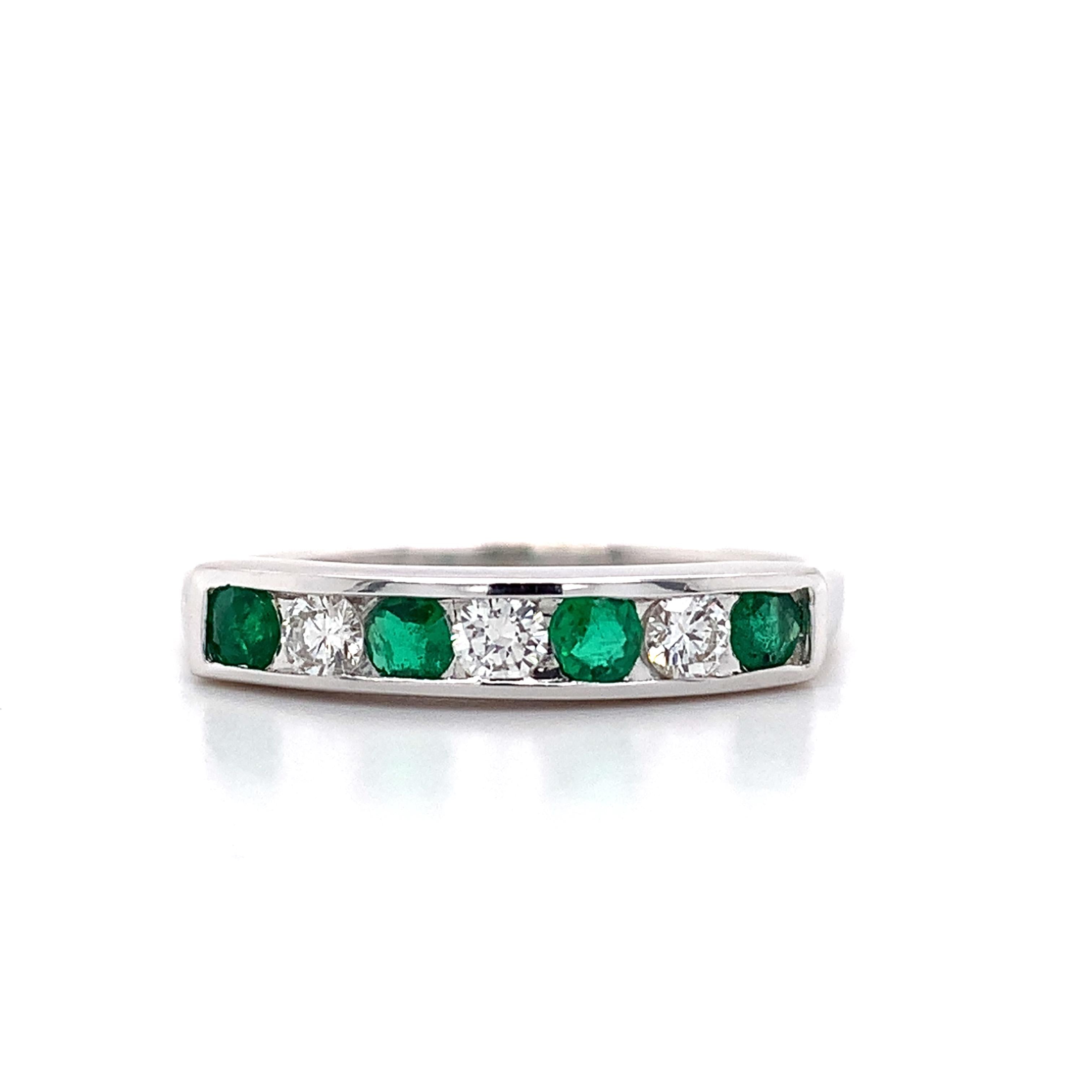 Vintage 18K White Gold Alternating Channel Set Round Emerald & Diamond Ring