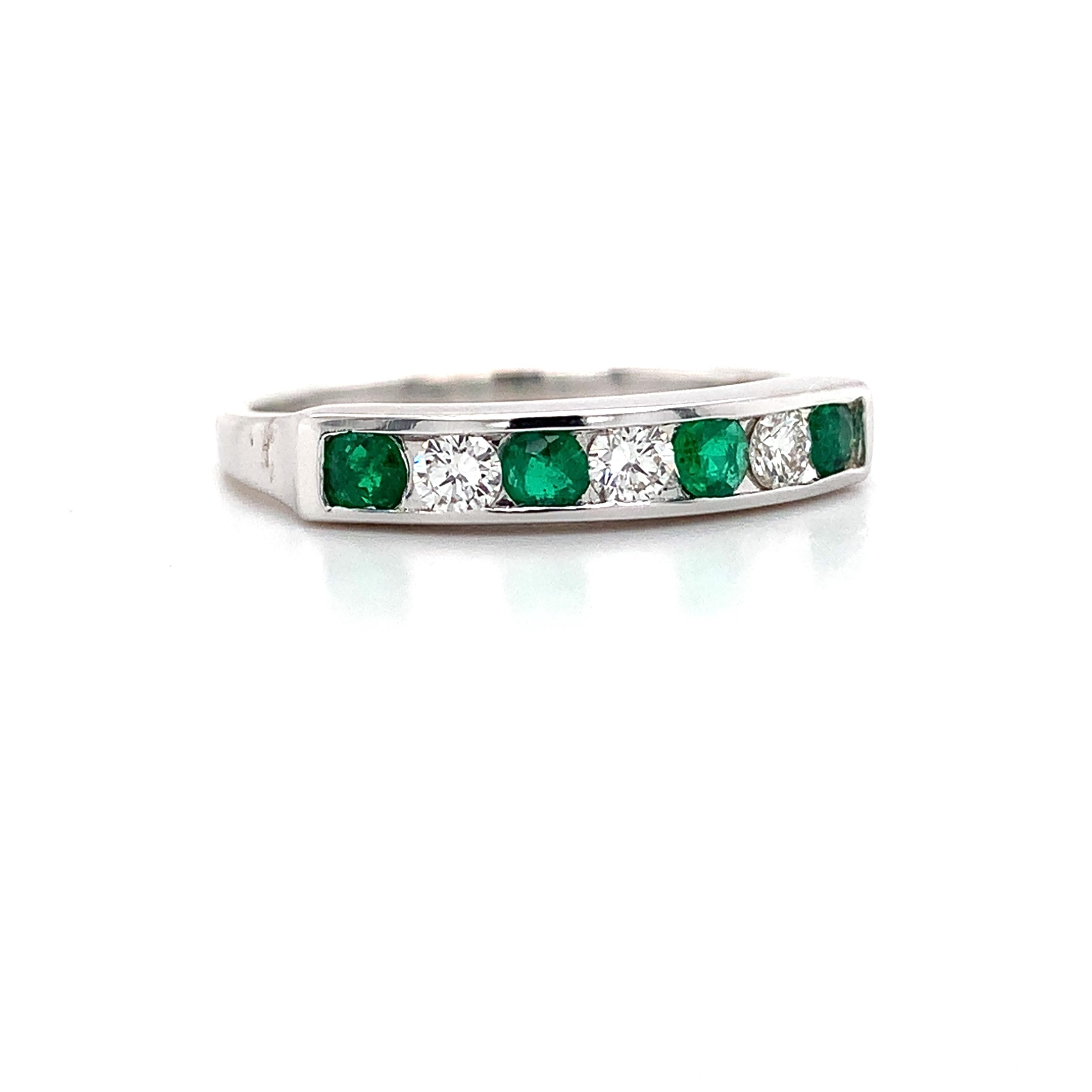 Vintage 18K White Gold Alternating Channel Set Round Emerald & Diamond Ring
