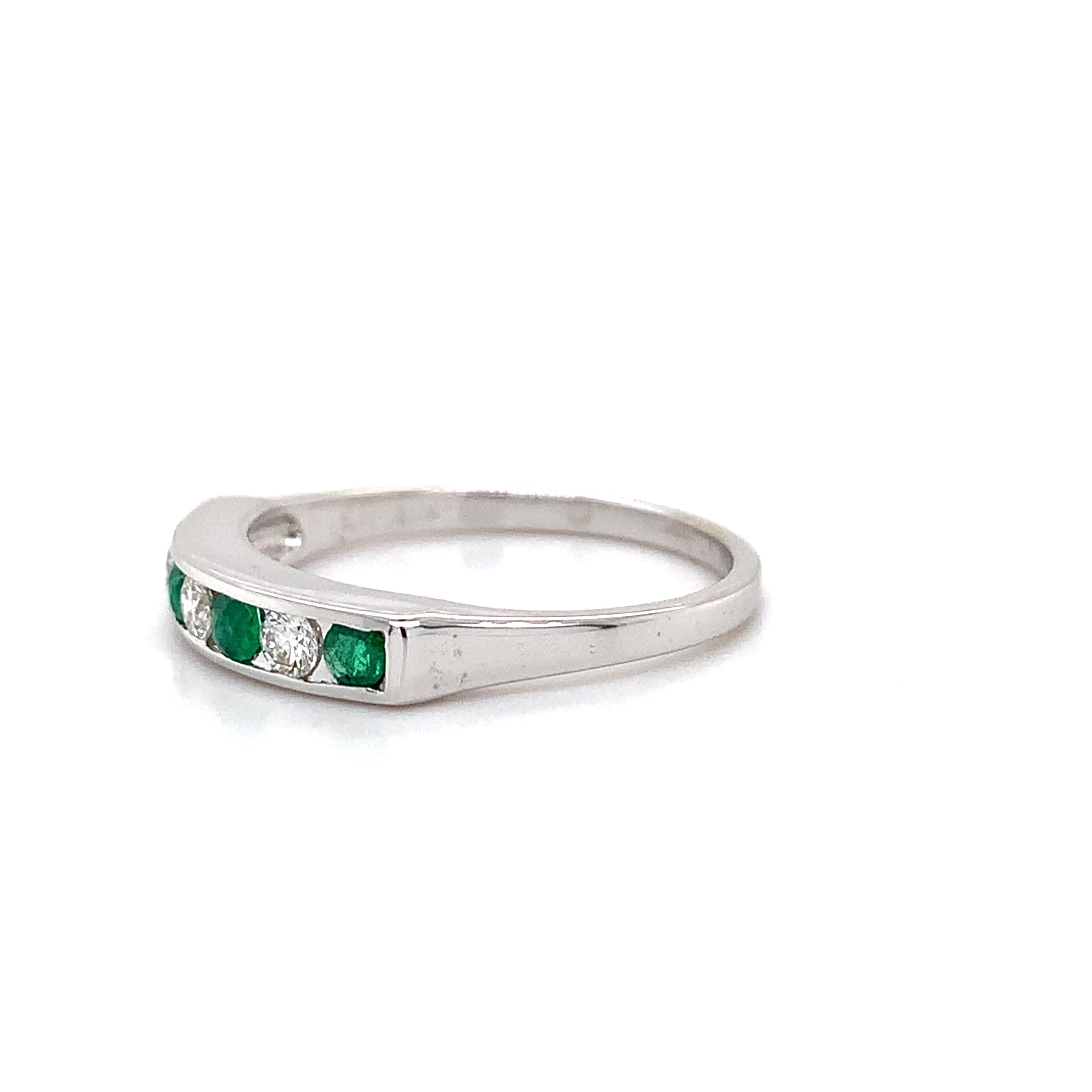 Vintage 18K White Gold Alternating Channel Set Round Emerald & Diamond Ring