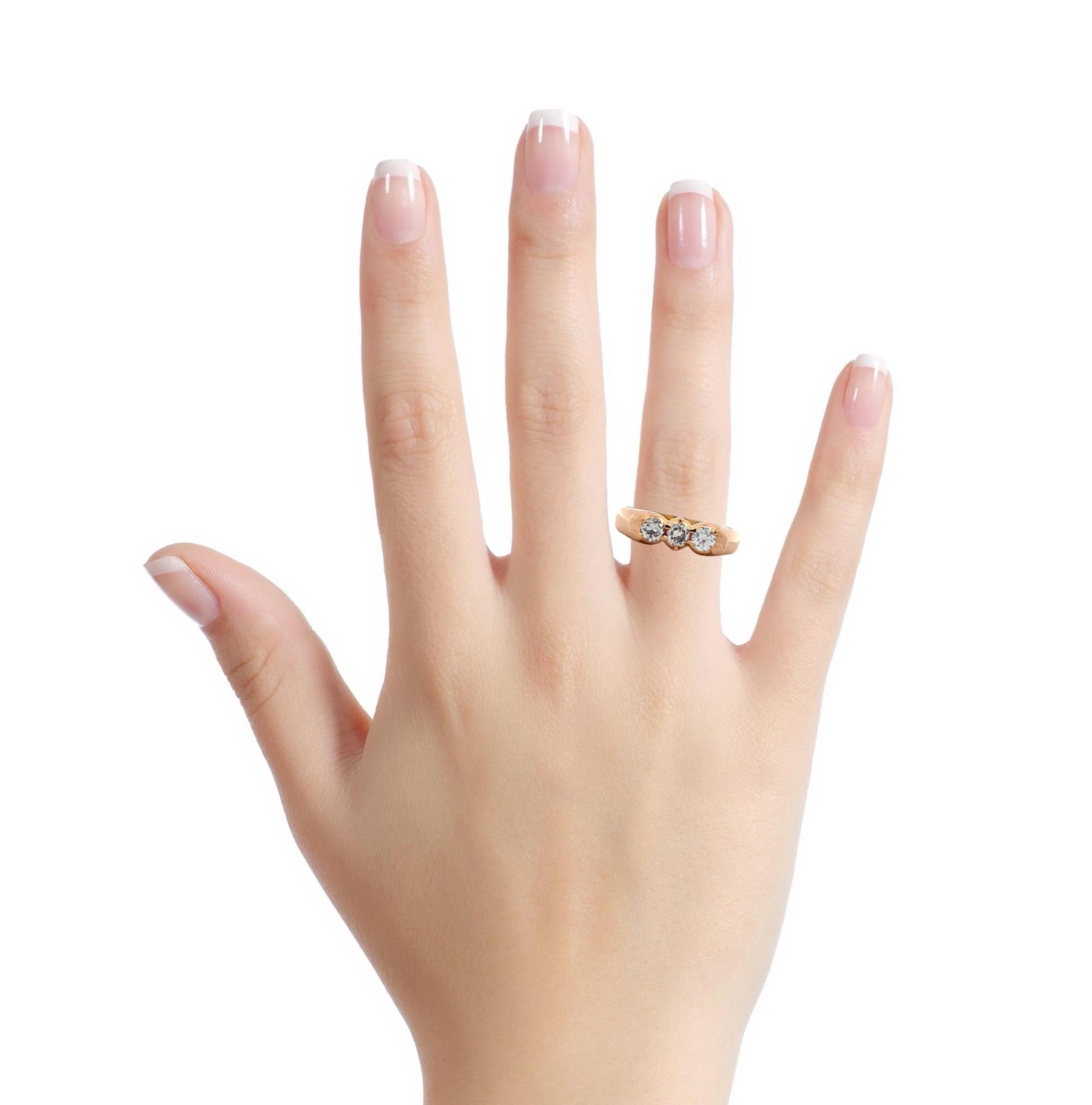 Vintage 18K Yellow Gold .30CTTW Round Cut White Diamond Three-Stone Band Size 6
