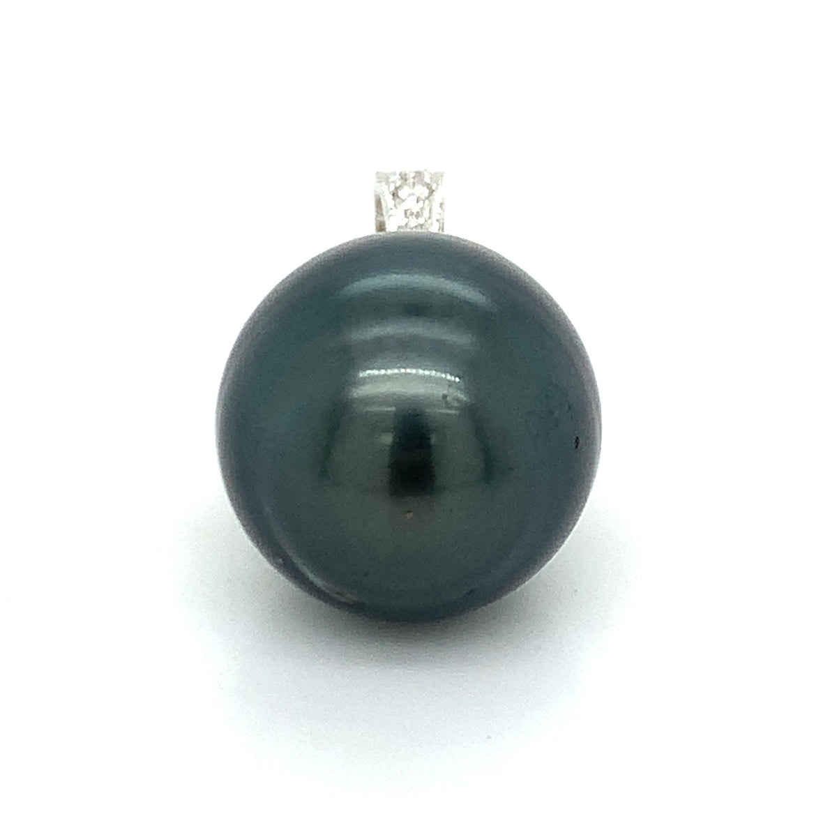 Vintage 18k Gold Tiered Dome Cap W/Black Tahitian Pearl And Diamond Bail Pendant