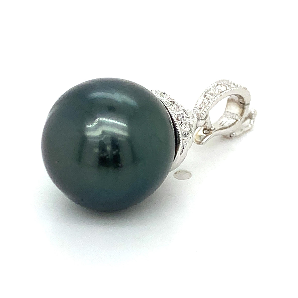 Vintage 18k Gold Tiered Dome Cap W/Black Tahitian Pearl And Diamond Bail Pendant