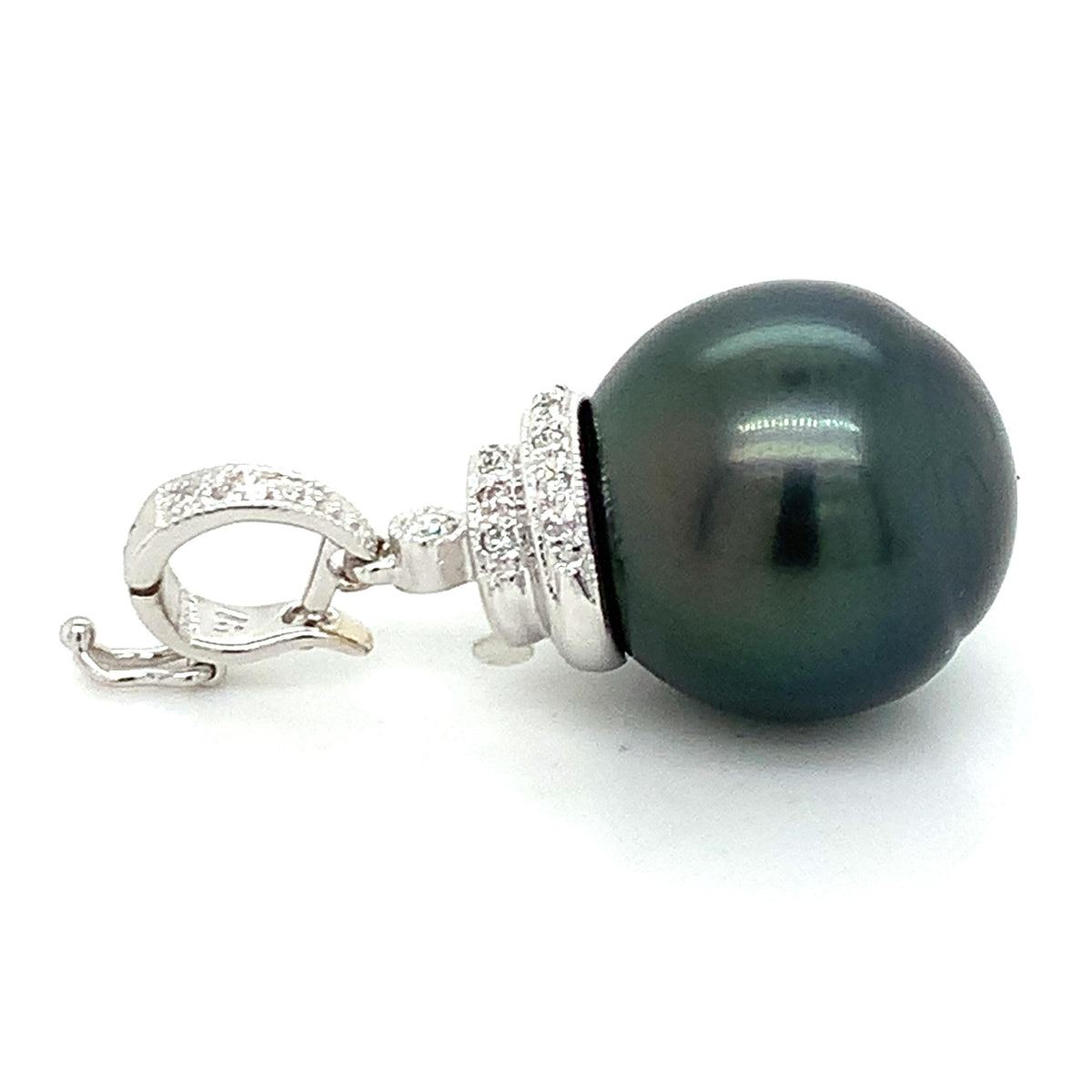 Vintage 18k Gold Tiered Dome Cap W/Black Tahitian Pearl And Diamond Bail Pendant